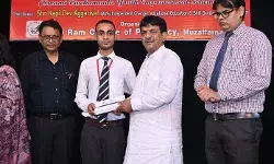 मंत्री कपिल देव ने श्रीराम कॉलेज के छात्र छात्राओं को वितरित किए टैबलेट मंत्री कपिल देव ने श्रीराम कॉलेज के छात्र छात्राओं को वितरित किए टैबलेट