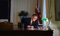 लेबर पार्टी के नेता स्टार्मर ने यहाँ के प्रधानमंत्री का पदभार संभाला