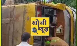 एक के बाद एक पलटी दो डबल डेकर बस - ड्राइवर की हुई... एक के बाद एक पलटी दो डबल डेकर बस - ड्राइवर की हुई...