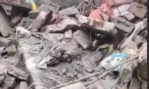 बारिश से बेहाल हुई मकान की छत भरभराकर गिरी- चली गई 2 भाइयों की जान