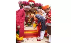 पटेल ने सोने की झाडू लगा कर की रथयात्रा की शुरूआत