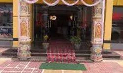 होटल पर छापा- अलग अलग कमरों में ऐसे हालातों में मिले लड़के लड़कियां होटल पर छापा- अलग अलग कमरों में ऐसे हालातों में मिले लड़के लड़कियां