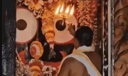 मंगला आरती के साथ विश्व प्रसिद्ध जगन्नाथ यह रथ यात्रा हुई शुरू मंगला आरती के साथ विश्व प्रसिद्ध जगन्नाथ यह रथ यात्रा हुई शुरू