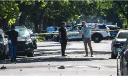 हुई गोलीबारी में दो की मौत- दर्जनों से ज्यादा लोग हुए घायल हुई गोलीबारी में दो की मौत- दर्जनों से ज्यादा लोग हुए घायल