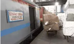 शिवगंगा एक्सप्रेस पर DRI का छापा- नकदी के साथ विदेशी सोना बरामद शिवगंगा एक्सप्रेस पर DRI का छापा- नकदी के साथ विदेशी सोना बरामद