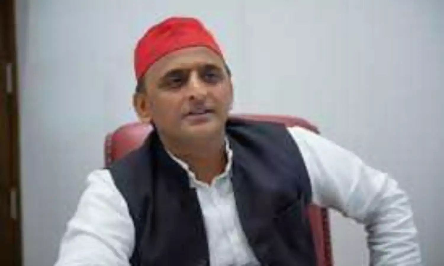 अखिलेश ने कसा तंज- बाढ़ की विभीषिका से सरकार बेखबर