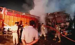 ड्राइवर की डीसीएम में लगी आग में जिंदा जलकर मौत- ट्रक से हुई टक्कर.. ड्राइवर की डीसीएम में लगी आग में जिंदा जलकर मौत- ट्रक से हुई टक्कर..