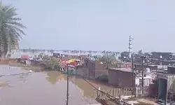 बारिश से बिगड़े हालात- घरों में भर गया पानी- छतों पर गुजारनी पड़ी रात बारिश से बिगड़े हालात- घरों में भर गया पानी- छतों पर गुजारनी पड़ी रात