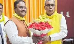 वारंट जारी होते ही मंत्री राजभर ने फ्रॉड MLA से झाड़ा पल्ला- बोले.... वारंट जारी होते ही मंत्री राजभर ने फ्रॉड MLA से झाड़ा पल्ला- बोले....