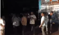 तिरुपति जा रहे श्रद्धालुओं की बस में लॉरी ने मारी टक्कर- 9 की मौत तिरुपति जा रहे श्रद्धालुओं की बस में लॉरी ने मारी टक्कर- 9 की मौत