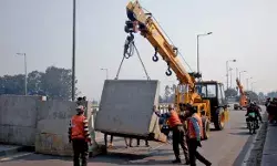 SC की सरकार को लताड़- पूछा आप हाईवे कैसे बंद कर सकते हैं? SC की सरकार को लताड़- पूछा आप हाईवे कैसे बंद कर सकते हैं?