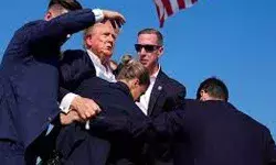 पूर्व अमेरिकी राष्ट्रपति डोनाल्ड ट्रंप गोलीबारी में घायल- शूटर समेत... पूर्व अमेरिकी राष्ट्रपति डोनाल्ड ट्रंप गोलीबारी में घायल- शूटर समेत...