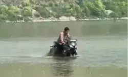 REEL का चस्का- मौत के मुंह में उतार दी कार एवं बाईक- 7 चस्केबाज किये.. REEL का चस्का- मौत के मुंह में उतार दी कार एवं बाईक- 7 चस्केबाज किये..