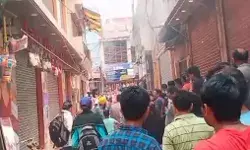 गिफ्ट आइटम की दुकान में लगी आग- मौके पर पहुंची दमकल की गाड़ी का पानी.. गिफ्ट आइटम की दुकान में लगी आग- मौके पर पहुंची दमकल की गाड़ी का पानी..