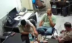 दफ्तर बना मयखाना- डायल 112 में छलके जाम- इंस्पेक्टर व दो सिपाही सस्पेंड दफ्तर बना मयखाना- डायल 112 में छलके जाम- इंस्पेक्टर व दो सिपाही सस्पेंड