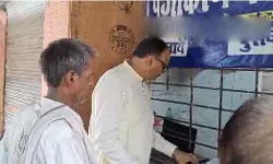 डिप्टी सीएम का CHC पर छापा- कर्मचारी मिले ड्यूटी से नदारद डिप्टी सीएम का CHC पर छापा- कर्मचारी मिले ड्यूटी से नदारद