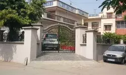 पूर्व CM के करीबी MLA के ठिकानों पर ED का डेरा - किसी को भी.. पूर्व CM के करीबी MLA के ठिकानों पर ED का डेरा - किसी को भी..