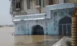 बारिश का कहर जारी- आधा गुरुद्वारा गंगा में डूबा- चारों तरफ पानी ही पानी