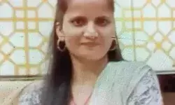 बीच रास्ते चाकू से गोदकर महिला का मर्डर- पकडने दौड़े लोगों पर भी हमला बीच रास्ते चाकू से गोदकर महिला का मर्डर- पकडने दौड़े लोगों पर भी हमला