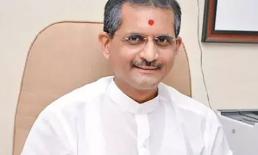 5 साल बकाया होने के बावजूद UPSC के चेयरमैन ने अचानक दिया इस्तीफा