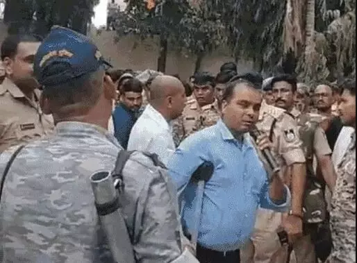 पूर्व नेता प्रतिपक्ष की कोठी की नापतोल- फोर्स के साथ कोठी में घुसी राजस्व टीम