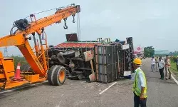 NH 58 पर हादसा- कांवड़ियों से भरा कैंटर पलटा- दर्जनों श्रद्धालु हुए...