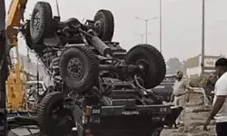 ट्रैक्टर ट्रॉली से हुई टक्कर के बाद सेना का ट्रक पलटा- पांच जवान घायल ट्रैक्टर ट्रॉली से हुई टक्कर के बाद सेना का ट्रक पलटा- पांच जवान घायल