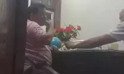 CHC प्रभारी ने दफ्तर में साथियों संग छलकायें जाम- DM ने CMO को तलब....