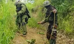 खुफिया रिपोर्ट के बाद सेना ने खोज निकाले आईईडी बम और फिर.. खुफिया रिपोर्ट के बाद सेना ने खोज निकाले आईईडी बम और फिर..