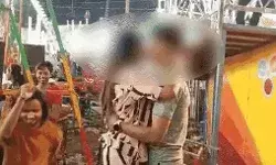 अश्लीलता के हदें पार- नौचंदी मेले में कपल ने भीड़ को कराया हॉट..... अश्लीलता के हदें पार- नौचंदी मेले में कपल ने भीड़ को कराया हॉट.....