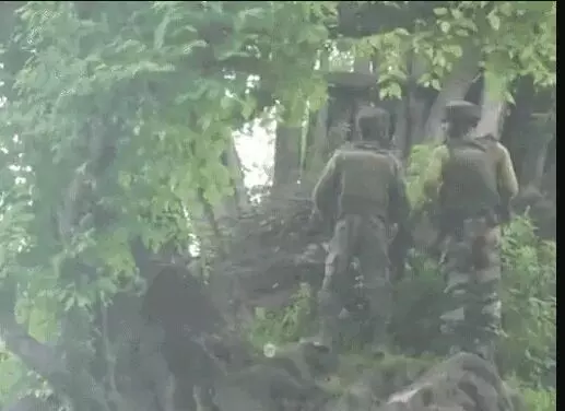 24 घंटे में आतंकियों का दूसरा हमला- घुसपैठ की कोशिश नाकाम- सेना का... 24 घंटे में आतंकियों का दूसरा हमला- घुसपैठ की कोशिश नाकाम- सेना का...