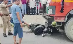 स्कूटी सवार को मौत की नींद सुलाकर DCM को मौके पर छोड़ भागा चालक स्कूटी सवार को मौत की नींद सुलाकर DCM को मौके पर छोड़ भागा चालक