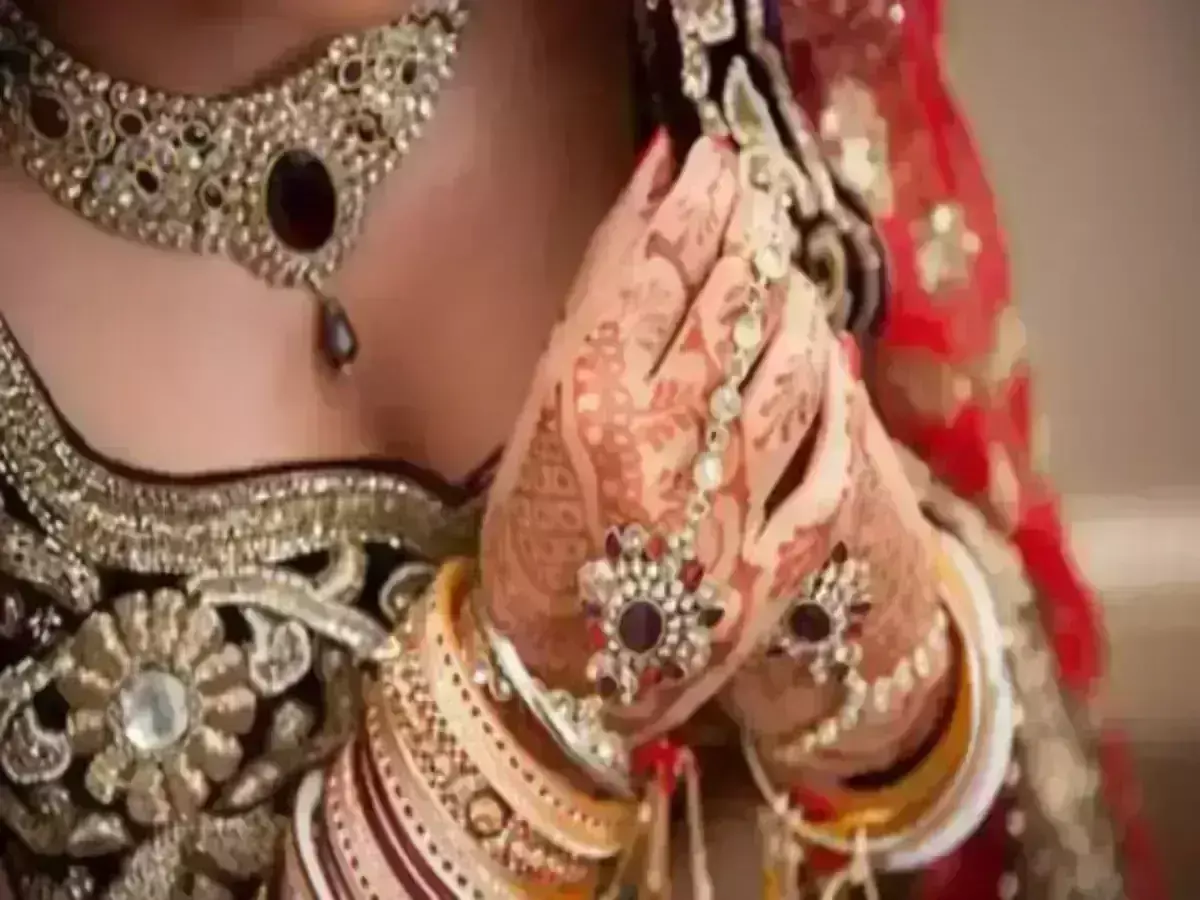 दुल्हन के साथ रात का हुआ कांड- आंख खुली तो दूल्हे की जगह मिला देवर दुल्हन के साथ रात का हुआ कांड- आंख खुली तो दूल्हे की जगह मिला देवर