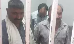 नाती के बाद अब पूर्व मंत्री के टीचर बेटे का कारनामा- ऑटो चालक के साथ.. नाती के बाद अब पूर्व मंत्री के टीचर बेटे का कारनामा- ऑटो चालक के साथ..