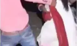 शॉपिंग करने दुकान में घुसी पत्नी के बाहर आने की इंतजार में पति की.... शॉपिंग करने दुकान में घुसी पत्नी के बाहर आने की इंतजार में पति की....