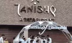 तनिष्क शोरूम में दिनदहाड़े करोड़ों की लूट- गन पॉइंट पर आधा दर्जन..... तनिष्क शोरूम में दिनदहाड़े करोड़ों की लूट- गन पॉइंट पर आधा दर्जन.....