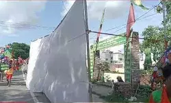 नेमप्लेट के बाद अब पर्दा विवाद- कांवड़ियों को दिखाई ना दे मजार मस्जिद नेमप्लेट के बाद अब पर्दा विवाद- कांवड़ियों को दिखाई ना दे मजार मस्जिद