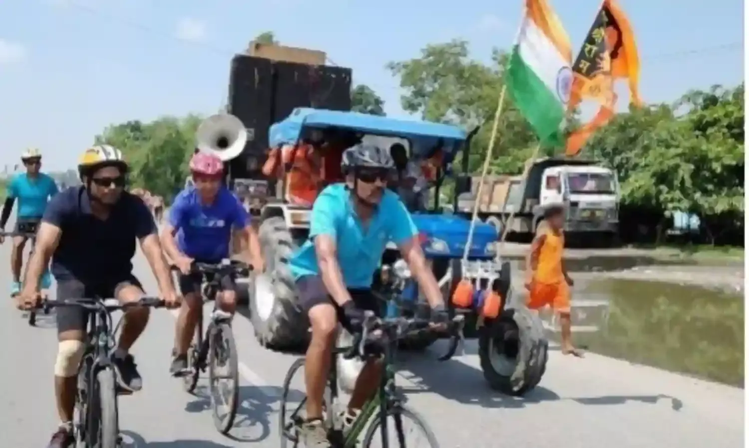 DIG ने सादे कपड़ों में 70 KM साइकिल चलाकर परखी कांवड यात्रा मार्ग की व्यवस्था