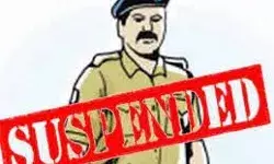 JE की पत्नी की चेन लूट मामले में 6 पुलिसकर्मियों पर गिरी गाज - सस्पेंड JE की पत्नी की चेन लूट मामले में 6 पुलिसकर्मियों पर गिरी गाज - सस्पेंड