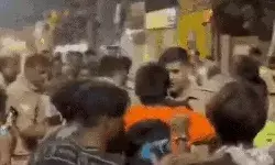 कांवड़ियों ने किन्नर को जमकर पीटा- पुलिस की कार को भी रोका- फिर हुआ यूं कांवड़ियों ने किन्नर को जमकर पीटा- पुलिस की कार को भी रोका- फिर हुआ यूं