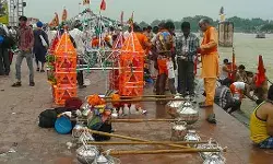 कावड़िए की दिल का दौरा पड़ने से हुई मौत, फफक-फफक रोया चाचा