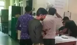 आपस में टकराई कावड़ियों की बाईकें- 3 गंभीर रूप से घायल- हॉस्पिटल में.. आपस में टकराई कावड़ियों की बाईकें- 3 गंभीर रूप से घायल- हॉस्पिटल में..