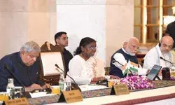 मुर्मु ने राज्यपालों के सम्मेलन का किया उद्घाटन मुर्मु ने राज्यपालों के सम्मेलन का किया उद्घाटन