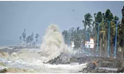 शक्तिशाली तूफान में सैन्य अड्डे पर कई विमान क्षतिग्रस्त शक्तिशाली तूफान में सैन्य अड्डे पर कई विमान क्षतिग्रस्त