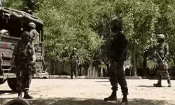 आतंकियों के मददगार छह सरकारी कर्मचारी बर्खास्त- इनमें पांच.... आतंकियों के मददगार छह सरकारी कर्मचारी बर्खास्त- इनमें पांच....