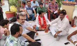 अतिक्रमण के मकड़जाल में फंसे शहर की मुक्ति के लिए समाजसेवियों का धरना