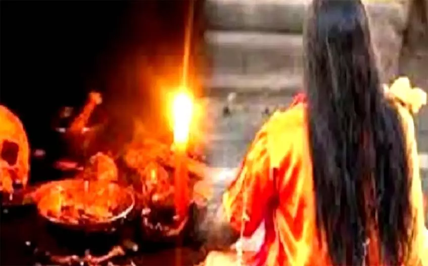 भूत का साया- अंगारे पर चलते लोग- सूचना पर दौड़ी पुलिस- मंदिर में भगदड़ भूत का साया- अंगारे पर चलते लोग- सूचना पर दौड़ी पुलिस- मंदिर में भगदड़