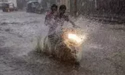 भारी बारिश से बेहाल होकर गिरी फैक्ट्री की दीवार-13 मजदूर दबे- कई की मौत