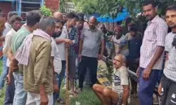 शादी नही होने से आहत शख्स ट्रेन के सामने लेटा- ड्राइवर ने ऐसे बचाई जान शादी नही होने से आहत शख्स ट्रेन के सामने लेटा- ड्राइवर ने ऐसे बचाई जान