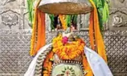 तीसरे सोमवार को शिवमय हुई बाबा महाकाल की नगरी- डमरू से गूंज रहा.... तीसरे सोमवार को शिवमय हुई बाबा महाकाल की नगरी- डमरू से गूंज रहा....